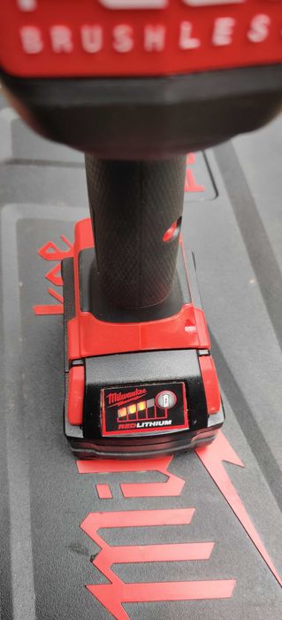 Акумулаторен саблен трион MILWAUKEE M18FHZ-0X с батерия 5AH