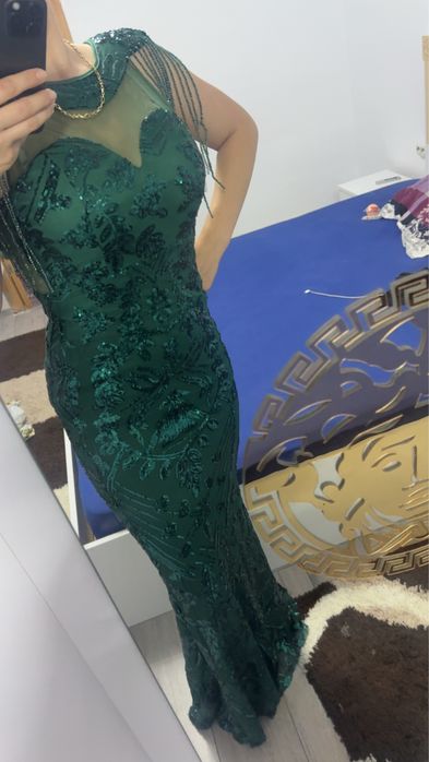 Vand rochie pentru evenimente