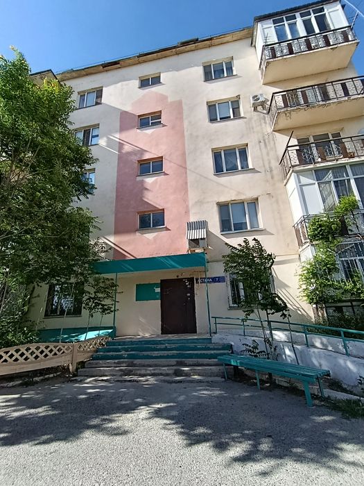 2хкомн кв в 12 мкр,7д, 3 эт