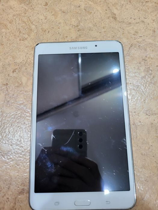 Планшет  самсунг  модель  SM-T230