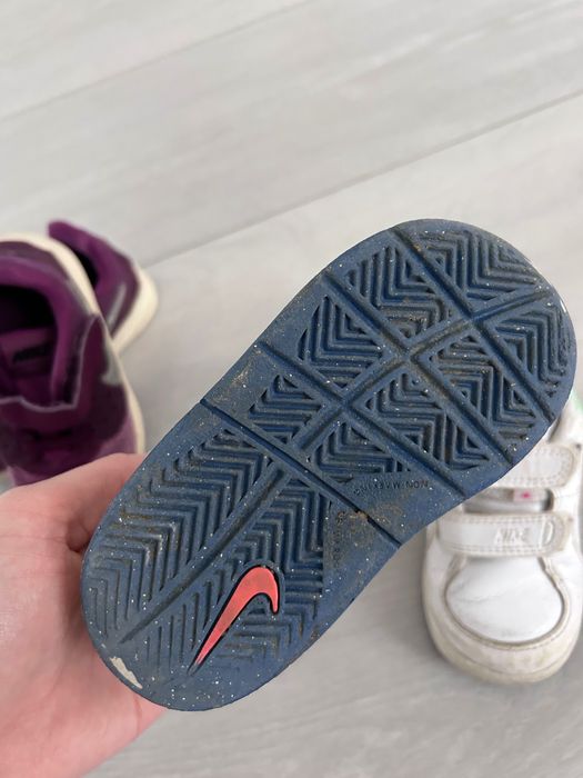 2 брой оригинални обувчици