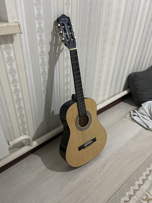 Продам гитару недорого
