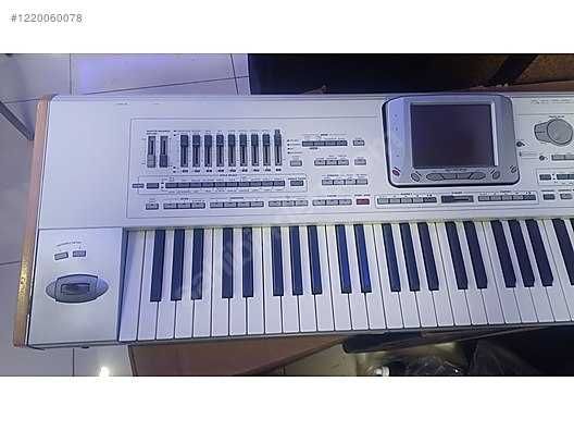 Продавам много запазен Korg PA2X PRO с твърд и мек кейс.