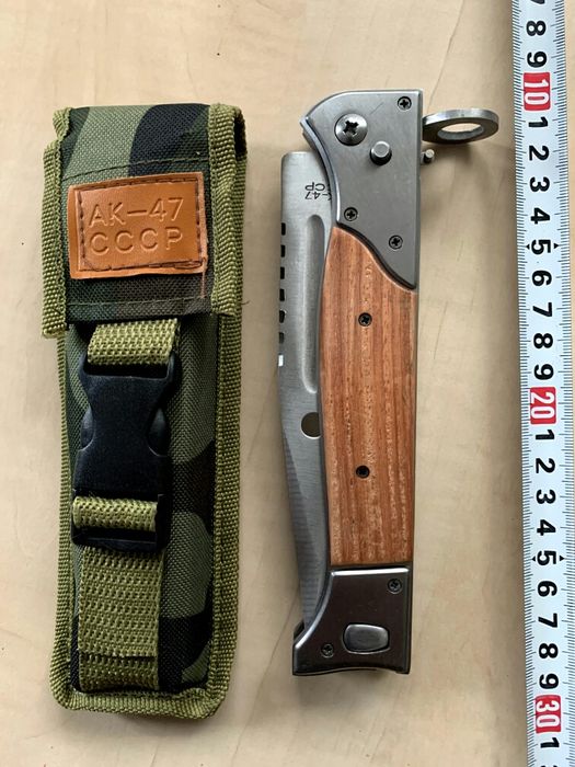 Briceag cu husă camuflaj