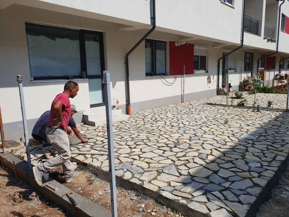 Vindem piatră naturală și facem montaj Avem mai multe nuanțe