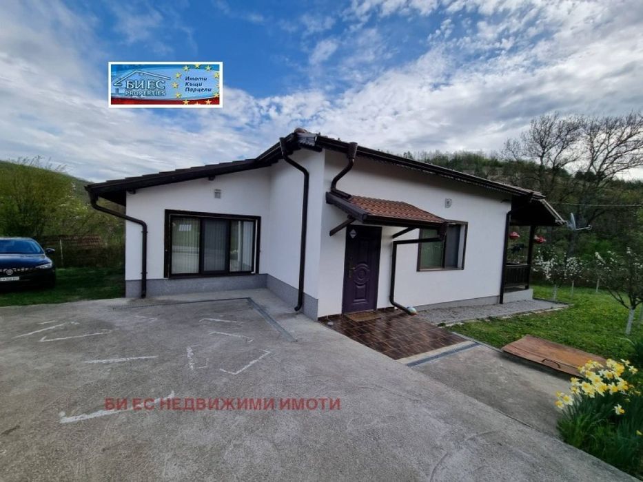 Продажба Къща гр. Угърчин - с. Сопот 90m²