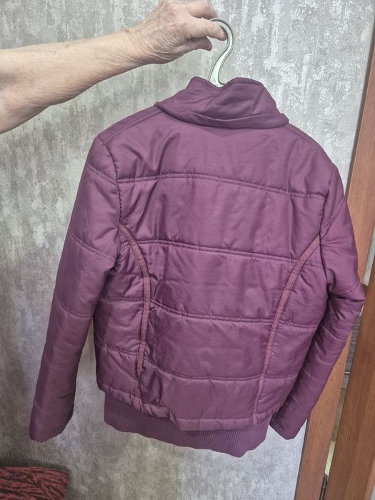 Продам куртку женскую