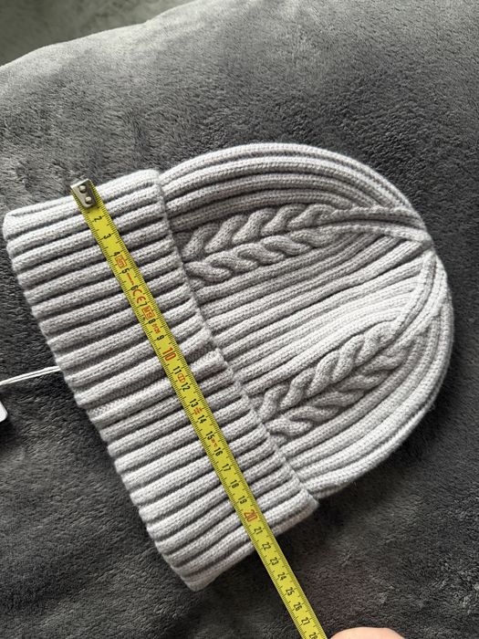 Guess caciula gri unisex marime universala noua originala