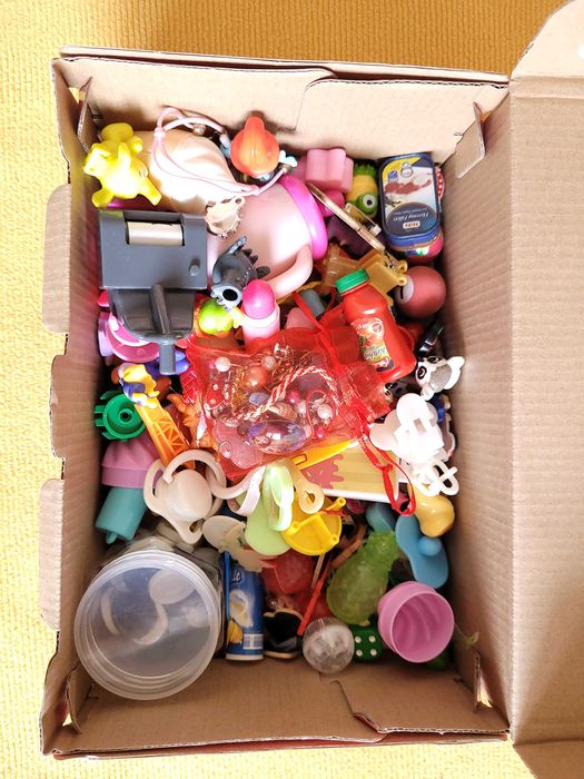 Set / cutie cu jucarii marunte