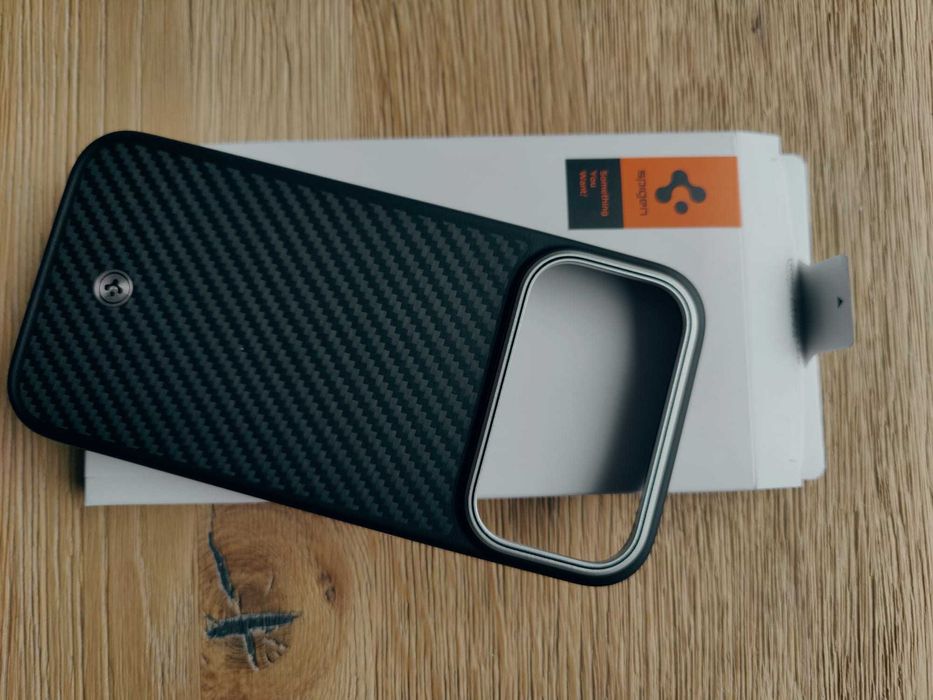 Husa Iphone 17 Pro Max - SPIGEN - Enzo Aramid T