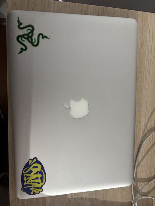 Apple Macbook Pro gri