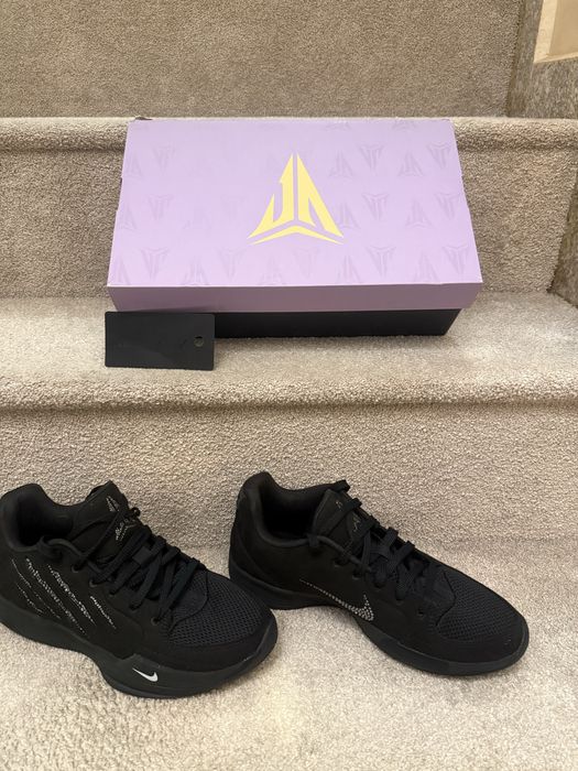 adidasi nike ja 2 swarovski.  originali , noi cu cutie , marimea 42