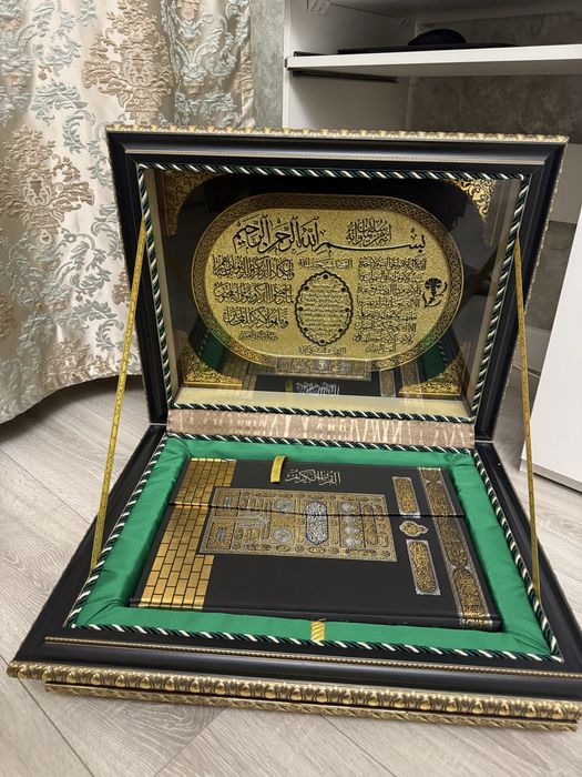 Книга в красивой шкатулке