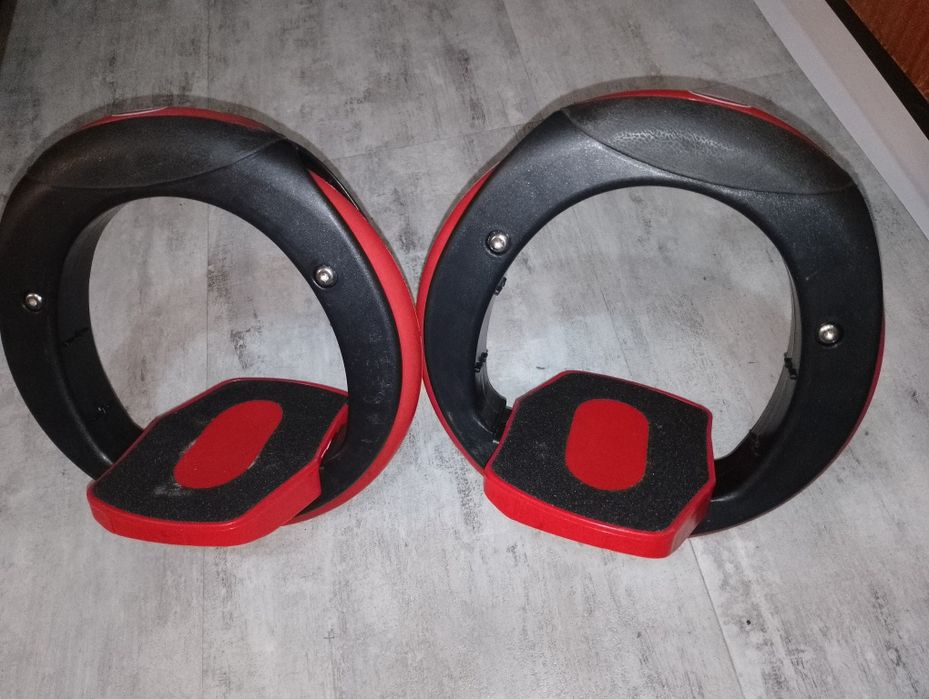 Продавам интересни ролкови кънки