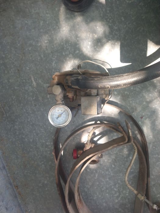 Газ балон сотилади 2 та 30 талиг