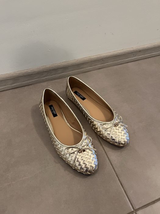 Златисти пантофки Nine West