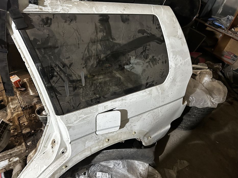 Крыло  заднее митсубиси челленджер