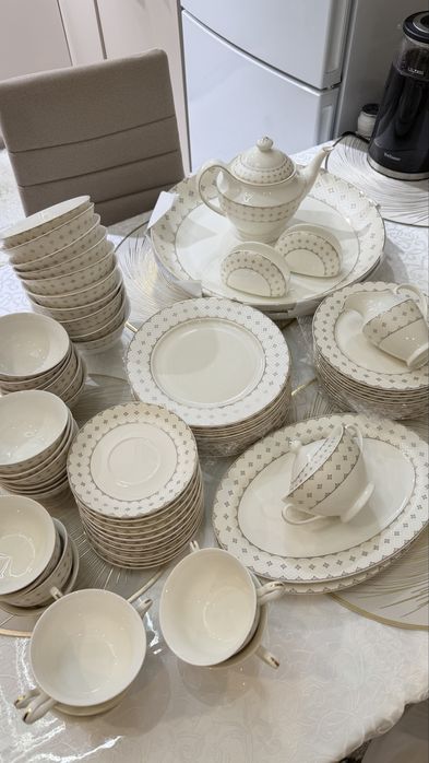 Продам форфоровый сервиз