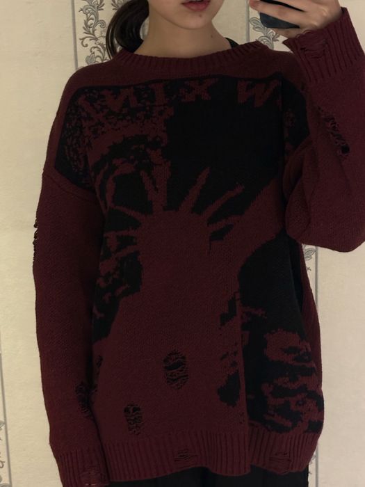 продам свитер с дырочками