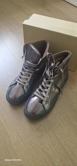 Бляскави обувки 38 номер