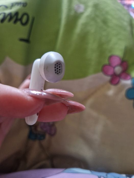 Една слушалка huawei