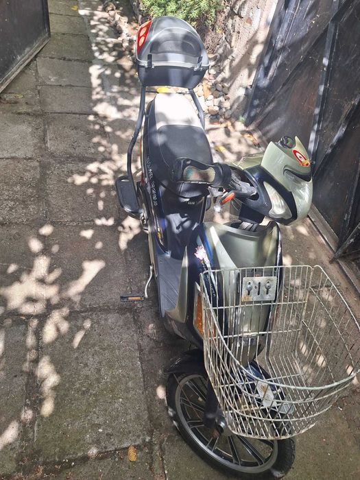 Електрически скутер
Електрически скутер