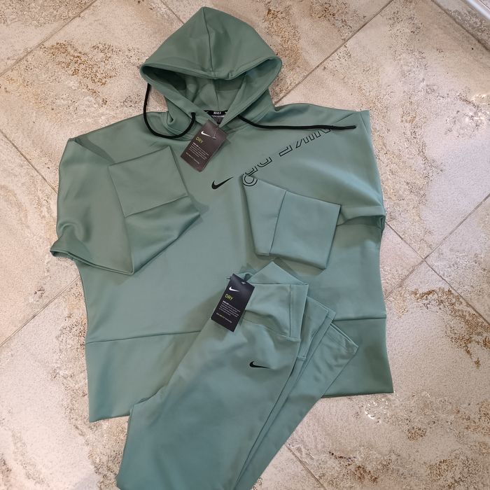 Екип за спорт Nike