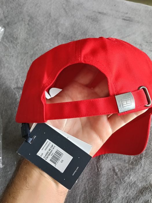 Tommy Hilfiger flag șapcă unisex culoare rosie cu logo discret mic brodat OS noua originala