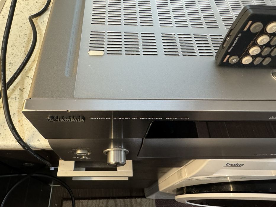 Yamaha RX-V1700 усилвател ресивър