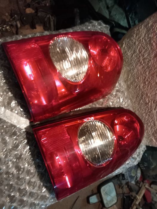 Десен стоп за Мазда mpv 2002 година