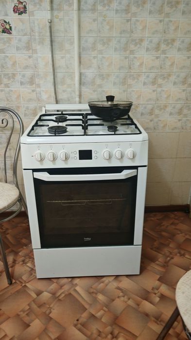 Продам газовую плиту