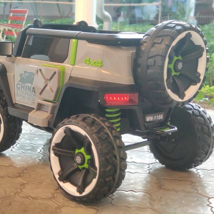 Крепкий и очень большой детский электромобиль с пультом детская машина