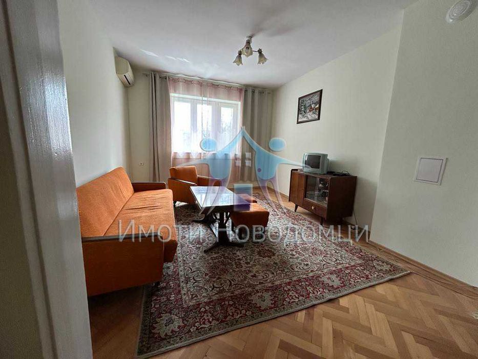 Продава се Четиристаен апартамент в Шумен, Пазара - 100 кв.м за 1340 €/кв.м - Снимка #2