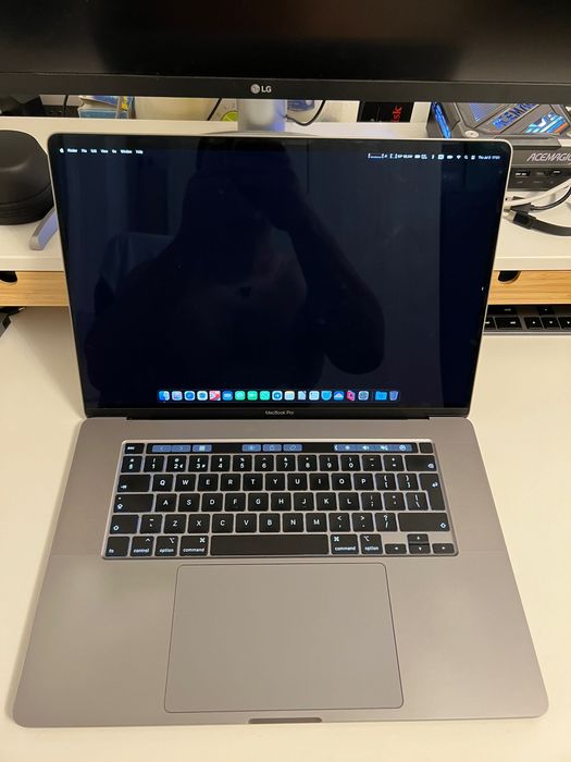 macbook pro 16 i9 second hand si noi de vanzare • Anunturi • OLX.ro