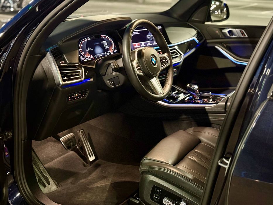BMW X5 M50D 400 CP  –Laser Lights – Sky Lounge:
