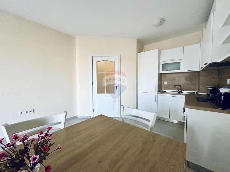 Дава се под наем Тристаен апартамент в Балчик - 88 кв.м за 600 € - Снимка #2