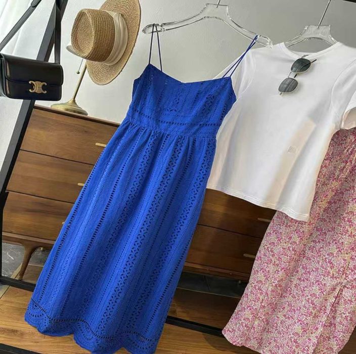 Продам женские костюмы