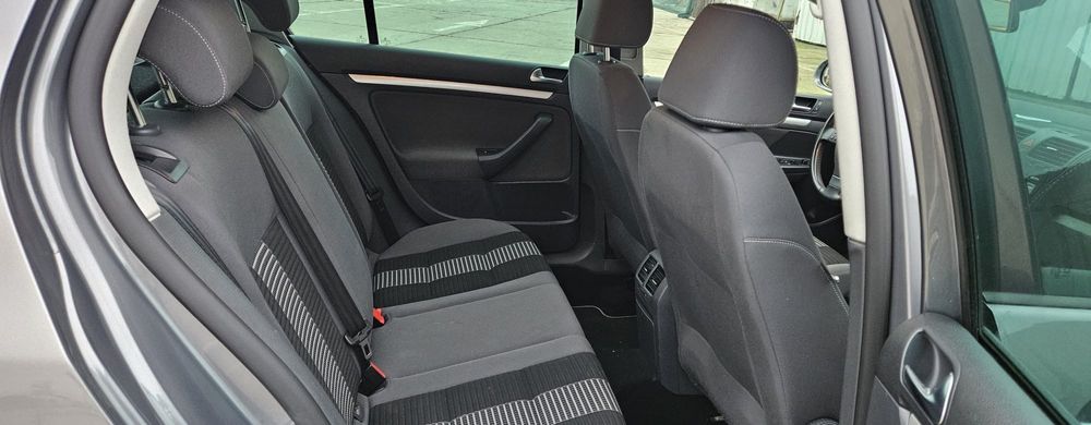 Vând VW Golf 5   1.4 MPI UNITED