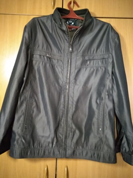 Продаю куртку мужскую