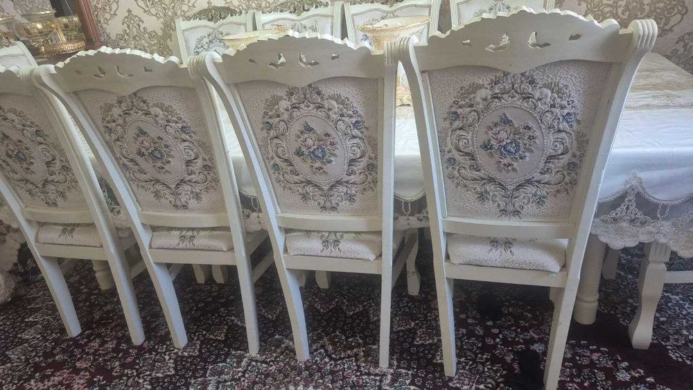 Стол стул для гостинной