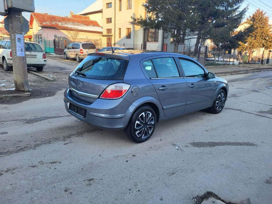 Opel astra.