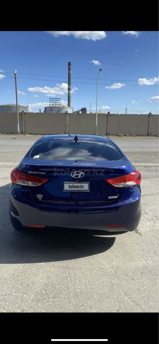 Hyundai  Elantra 2011