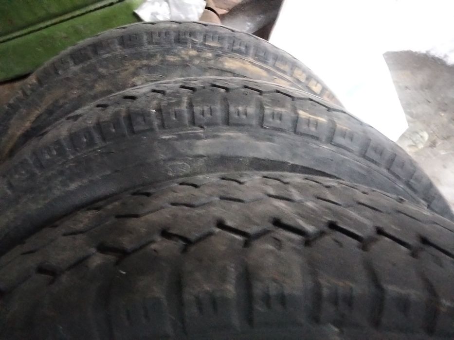 Продам резину на газель.