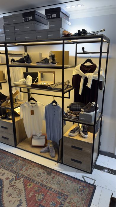 Dokon uchun mebellar stilaj oyna stol shkaf