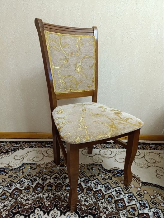 Продам стол и стулья