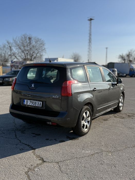 Продавам Peugeot 5008