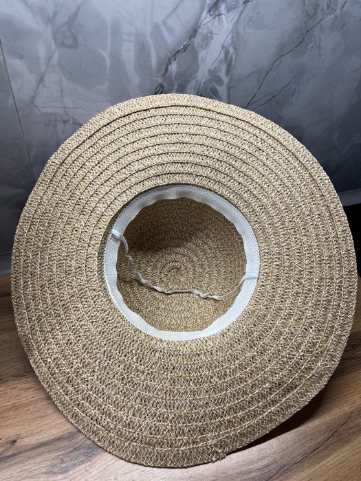 Продам шляпу с широкими полями