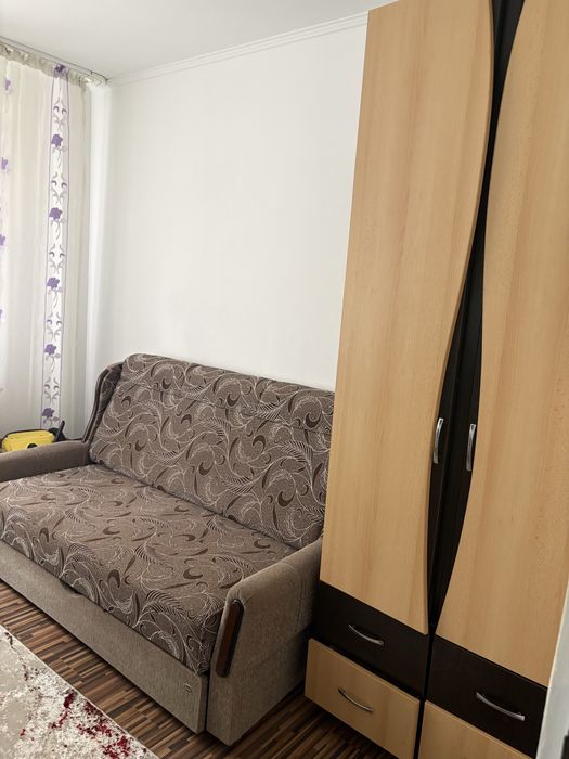 Inchiriz o camera la un apartament u 3 cam cu 3 camere  nr contact 0775566130 pret la tel