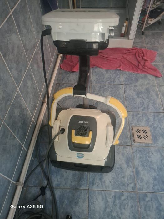 Aspirator piscina MAX 300 Profesional