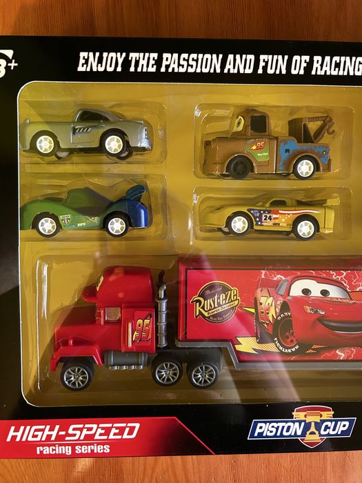 Masinute de jucarie Cars NOI set 7 masini (6 mici + Camion)